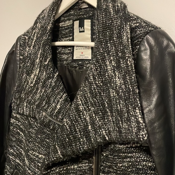 Modern, Wool Coat - Picture 3 of 6